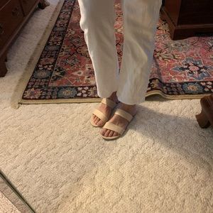 Great pair of slide sandals!